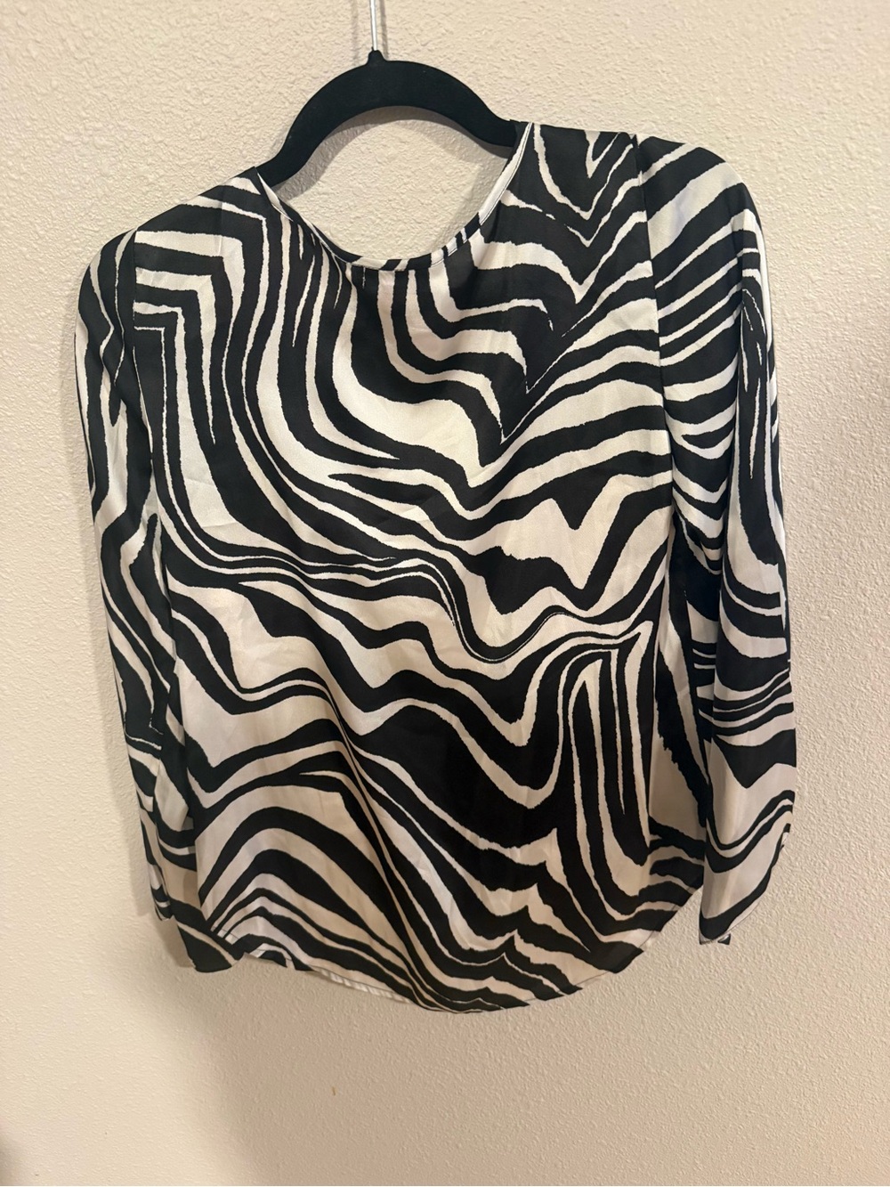 VINCE CAMUTO ZEBRA BLOUSE NWT XS - Picture 4 of 4